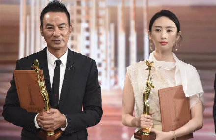 任達華和童瑤分別取得“最佳男演員”以及“最佳女演員”(圖:好聽到發瘋@微博)